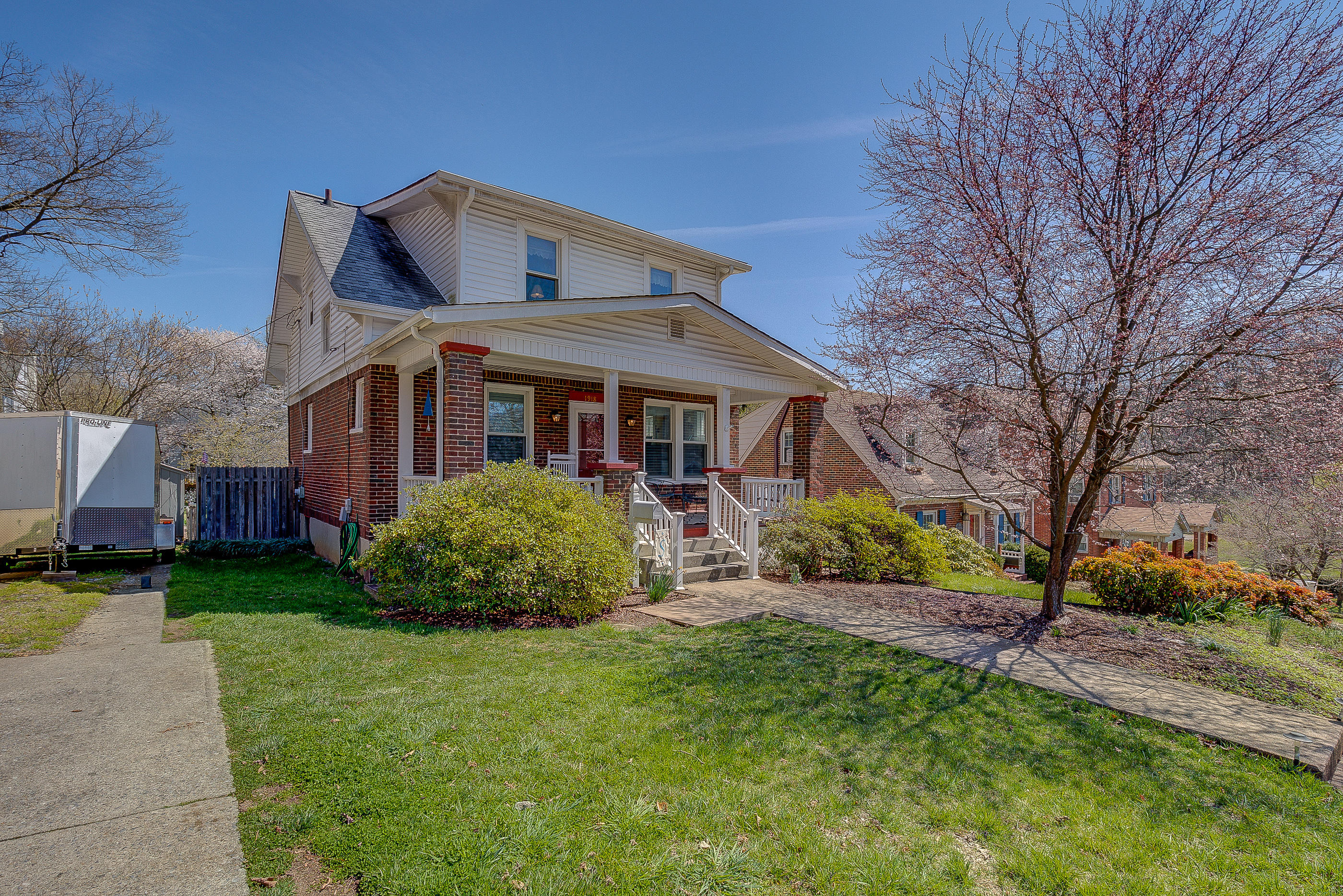 1918 Sheffield Road Southwest Roanoke, VA 24015 - Photo 1 of 32 04