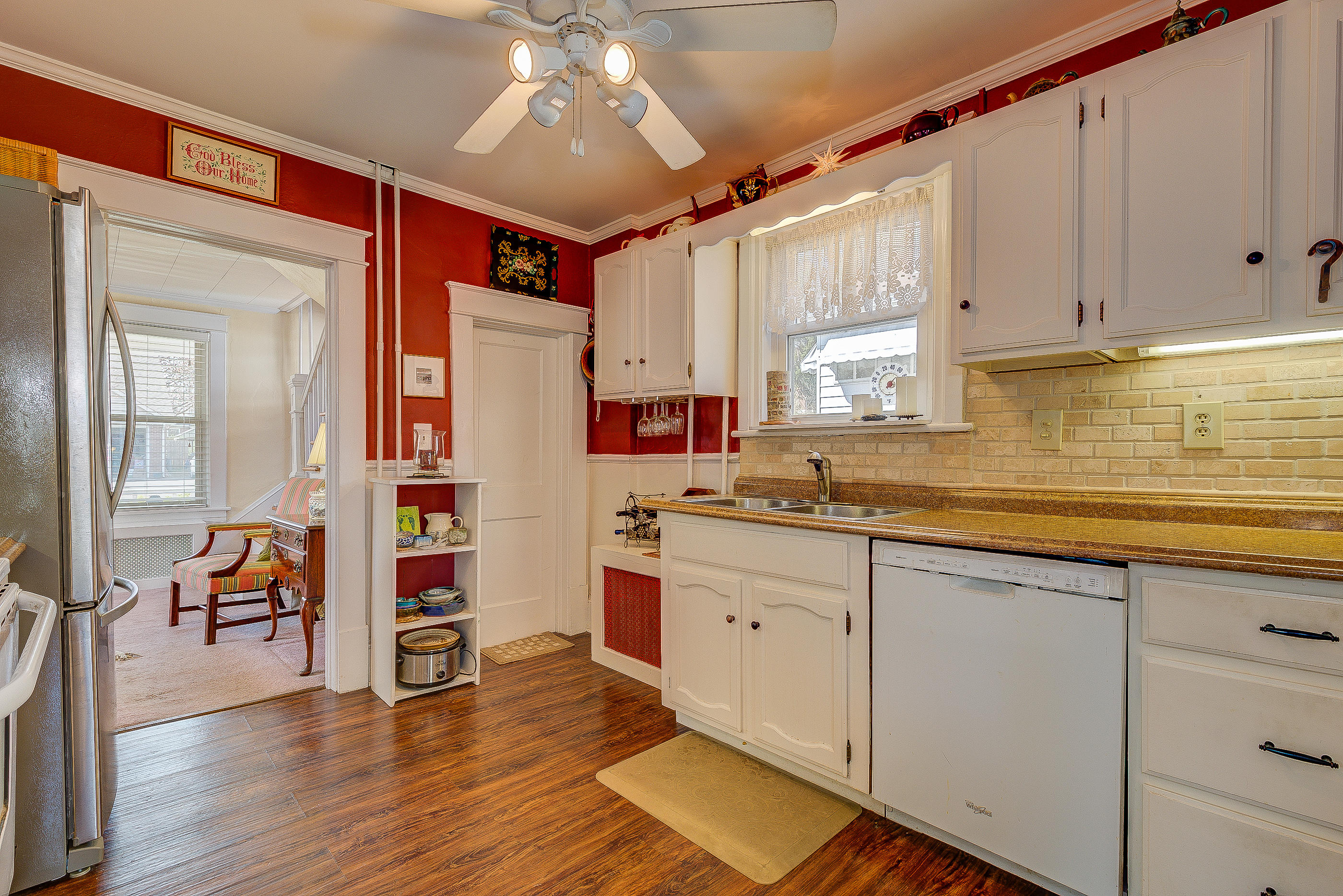1918 Sheffield Road Southwest Roanoke, VA 24015 - Photo 3 of 32 32