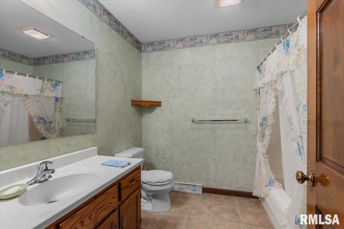 1816 Hunter Ridge Drive Springfield, IL 62704 - Photo 17 of 38 Gallery Image 17