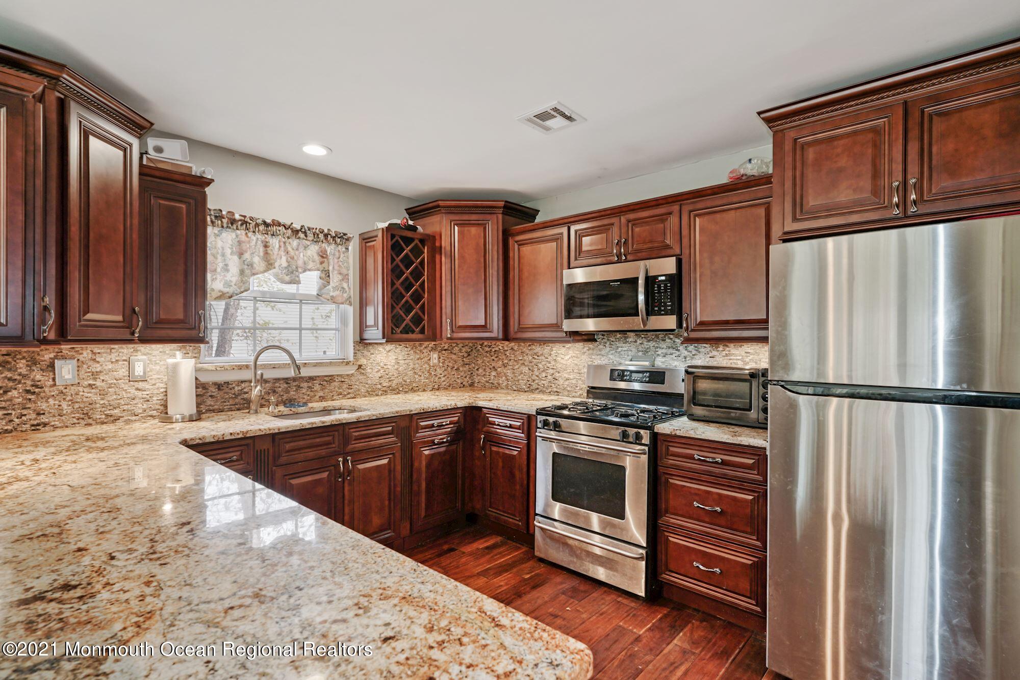 29 Wrangle Brook Road Toms River, NJ 08755 - Photo 12 of 28 012_29_Wrangle_Brook_Rd_360615_676411