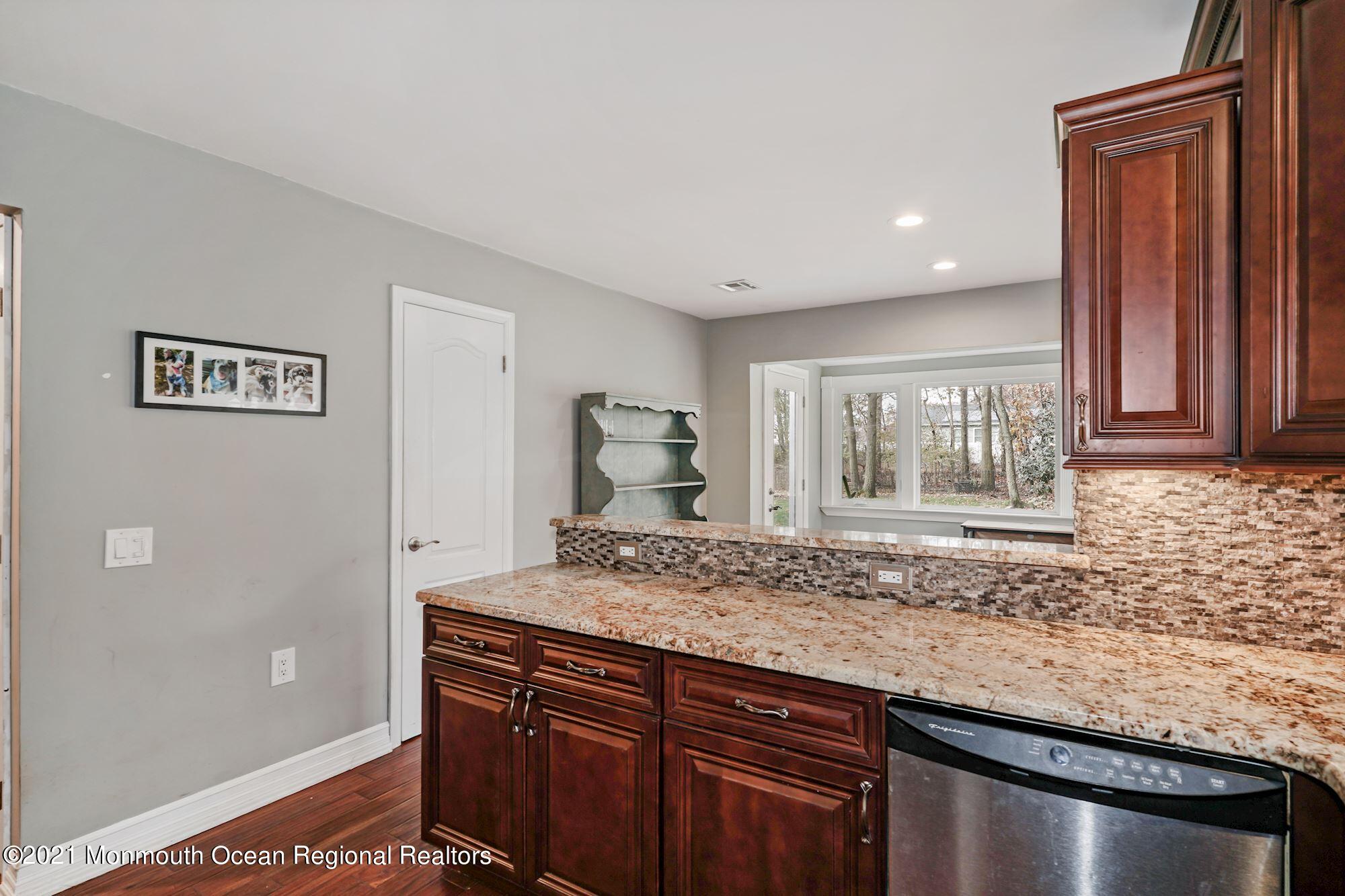 29 Wrangle Brook Road Toms River, NJ 08755 - Photo 14 of 28 014_29_Wrangle_Brook_Rd_360615_676411
