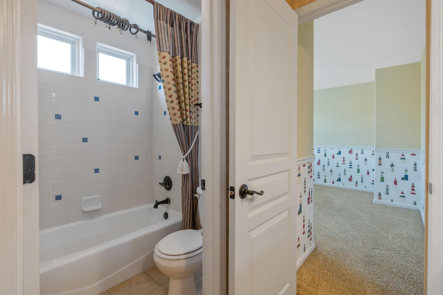 5586 East Atchison Street Fresno, CA 93727 - Photo 13 of 57