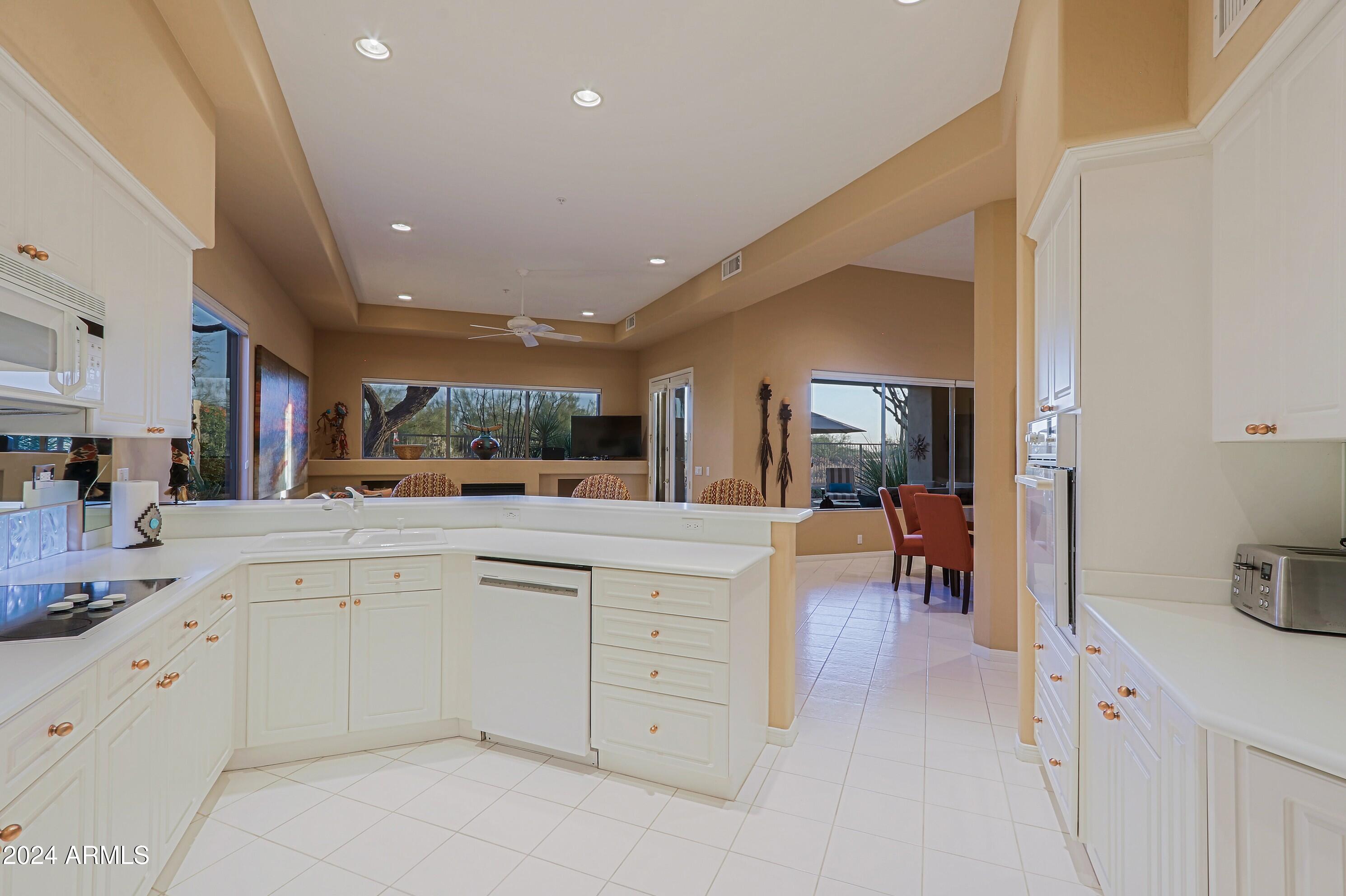 6135 East Evening Glow Drive Scottsdale, AZ 85266 - Photo 25 of 118 Kitchen 4