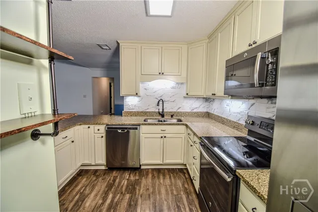 $1,950 | 5301 Walden Park Drive, Savannah, GA 31410