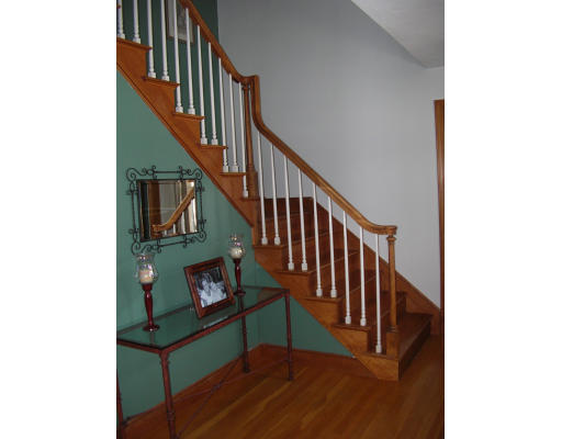 19 Hunters Run Franklin, MA 02038 - Photo 2 of 10 Gallery Image 2