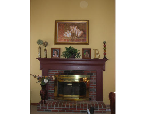 19 Hunters Run Franklin, MA 02038 - Photo 4 of 10 Gallery Image 4