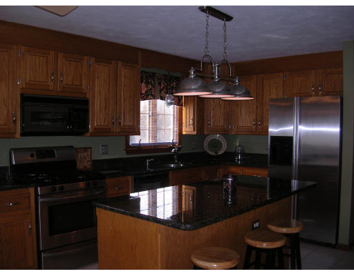 19 Hunters Run Franklin, MA 02038 - Photo 5 of 10 Gallery Image 5