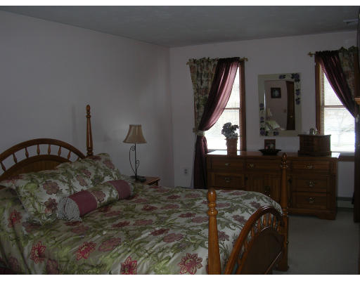 19 Hunters Run Franklin, MA 02038 - Photo 7 of 10 Gallery Image 7
