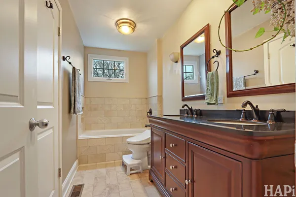 $575,000 | 725 Buffalo Circle, Carol Stream, IL 60188