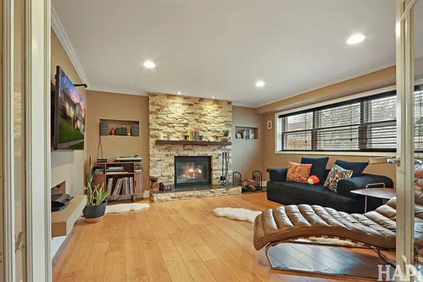 $575,000 | 725 Buffalo Circle, Carol Stream, IL 60188