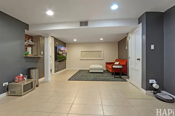 $575,000 | 725 Buffalo Circle, Carol Stream, IL 60188