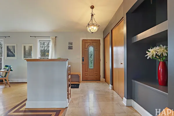 $575,000 | 725 Buffalo Circle, Carol Stream, IL 60188