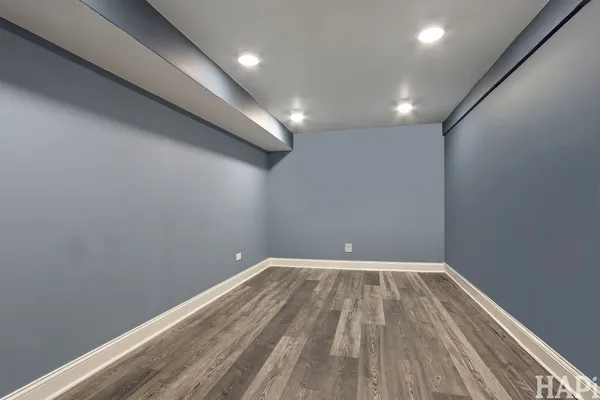 $575,000 | 725 Buffalo Circle, Carol Stream, IL 60188