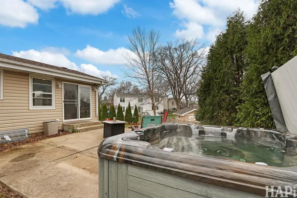 $575,000 | 725 Buffalo Circle, Carol Stream, IL 60188