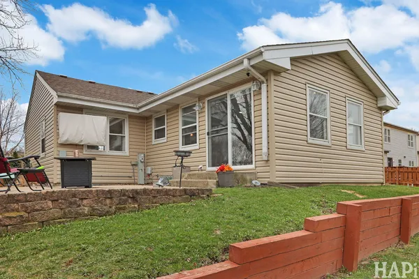 $575,000 | 725 Buffalo Circle, Carol Stream, IL 60188