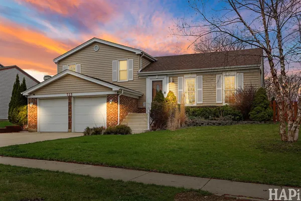 $575,000 | 725 Buffalo Circle, Carol Stream, IL 60188