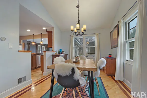 $575,000 | 725 Buffalo Circle, Carol Stream, IL 60188