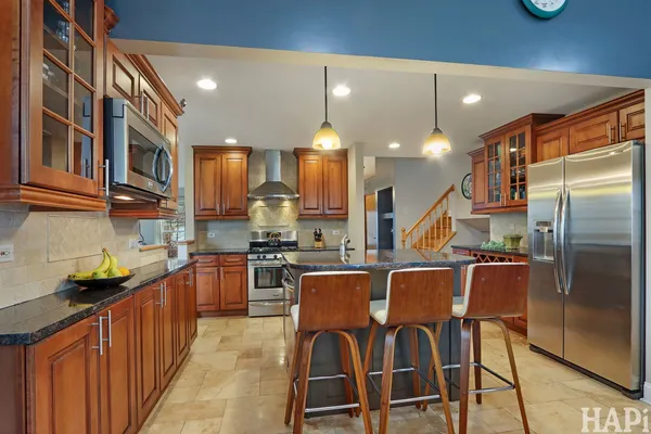 $575,000 | 725 Buffalo Circle, Carol Stream, IL 60188