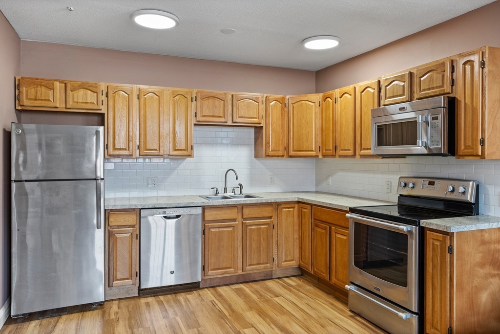49 Leonard Road, Unit 49 Boxborough, MA 01719 - Photo 12 of 25 Gallery Image 12