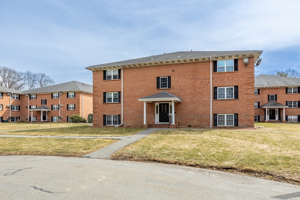 49 Leonard Road, Unit 49 Boxborough, MA 01719 - Photo 2 of 25 Gallery Image 2