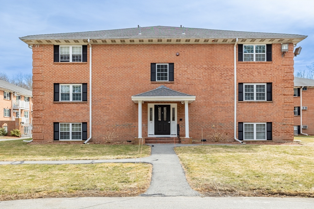 49 Leonard Road, Unit 49 Boxborough, MA 01719 - Photo 3 of 25 Gallery Image 3