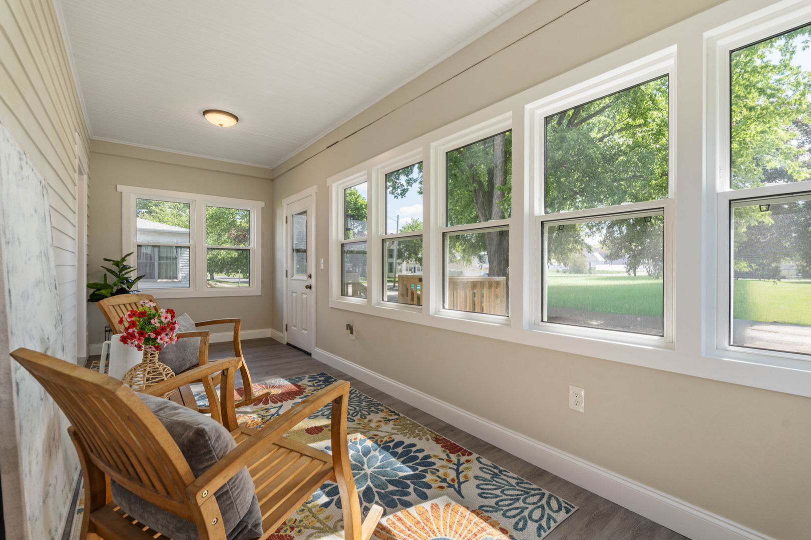924 North 3rd Street Clinton, IA 52732 - Photo 4 of 43