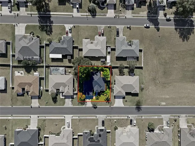 a view of entryway with outdoor area