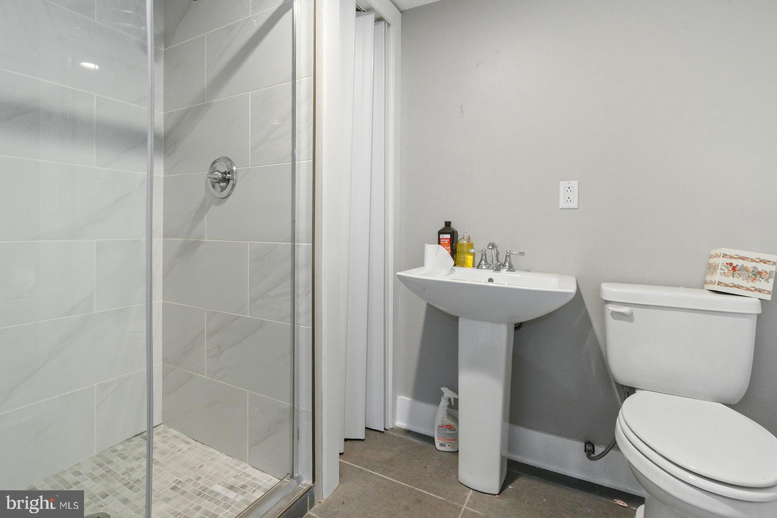 2246 Titan Street Philadelphia, PA 19146 - Photo 11 of 22