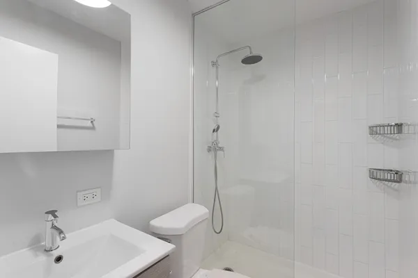 $1,750 | 5411 North Winthrop Avenue, Unit 317, Chicago, IL 60640