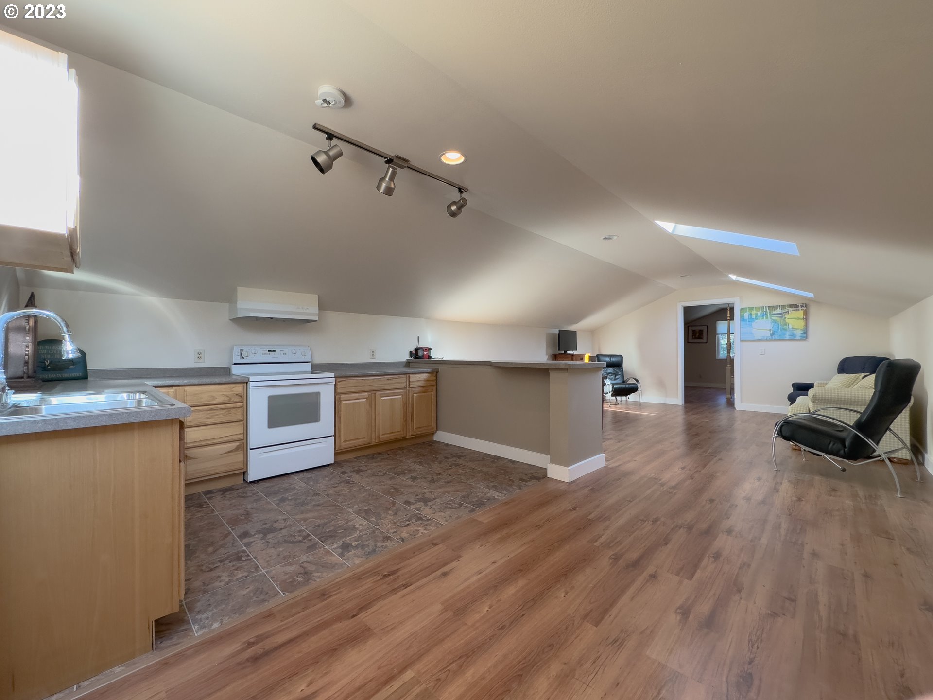 55654 Prosper Jct Road Bandon, OR 97411 - Photo 30 of 48 Upstairs Unit