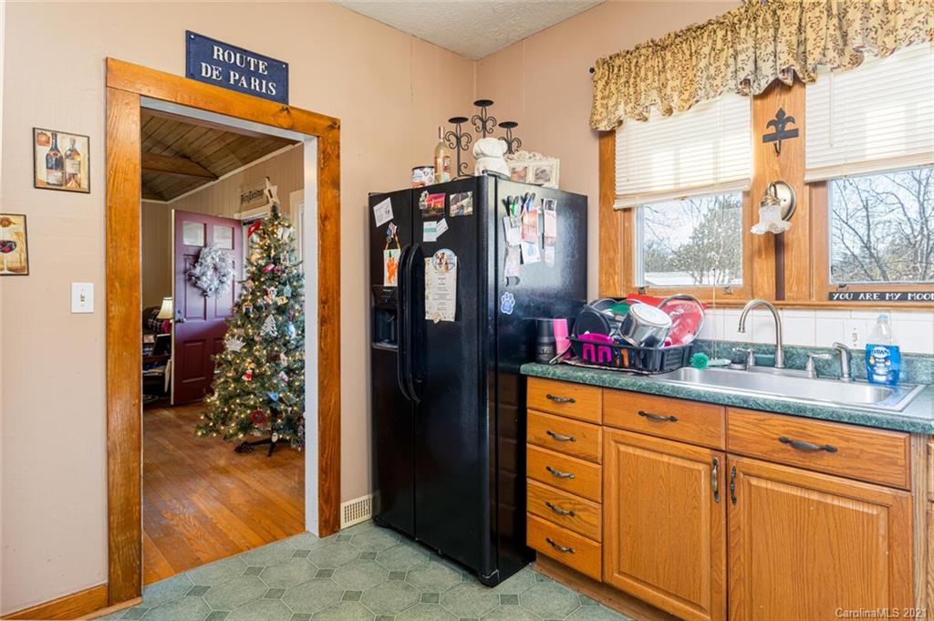 421 Higate Road Hendersonville, NC 28791 - Photo 17 of 33 Gallery Image 17