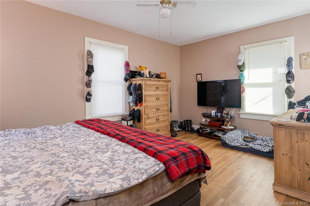 421 Higate Road Hendersonville, NC 28791 - Photo 20 of 33 Gallery Image 20