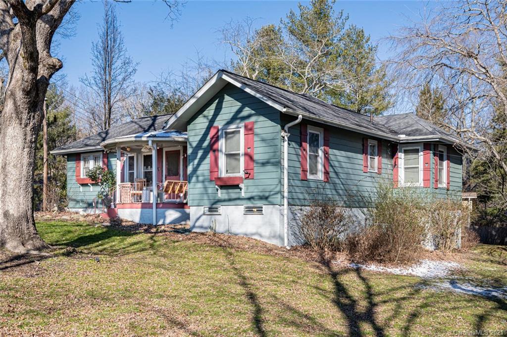 421 Higate Road Hendersonville, NC 28791 - Photo 3 of 33 Gallery Image 3