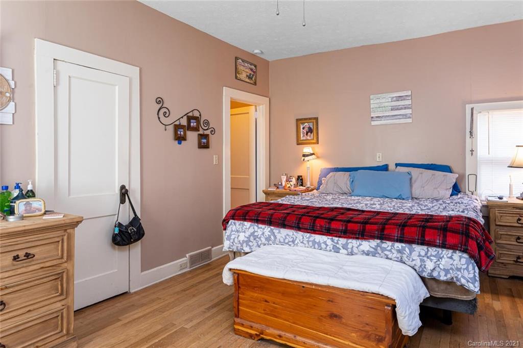 421 Higate Road Hendersonville, NC 28791 - Photo 21 of 33 Gallery Image 21