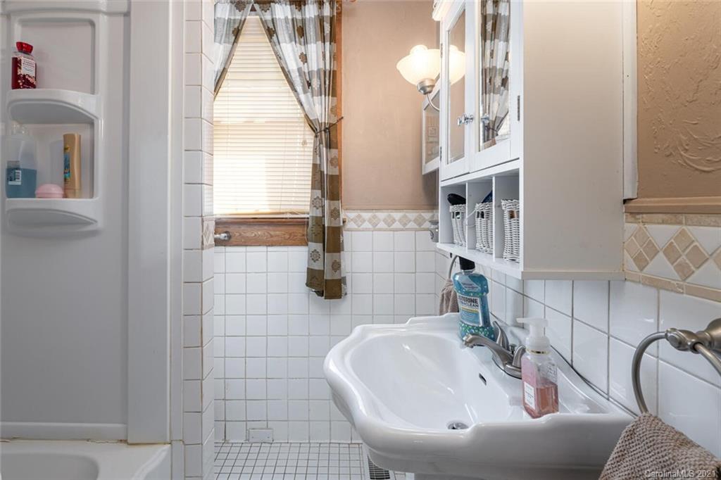 421 Higate Road Hendersonville, NC 28791 - Photo 22 of 33 Gallery Image 22
