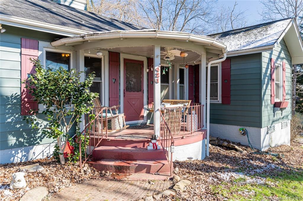 421 Higate Road Hendersonville, NC 28791 - Photo 5 of 33 Gallery Image 5