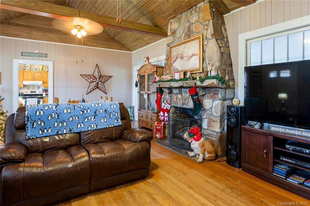 421 Higate Road Hendersonville, NC 28791 - Photo 6 of 33 Gallery Image 6