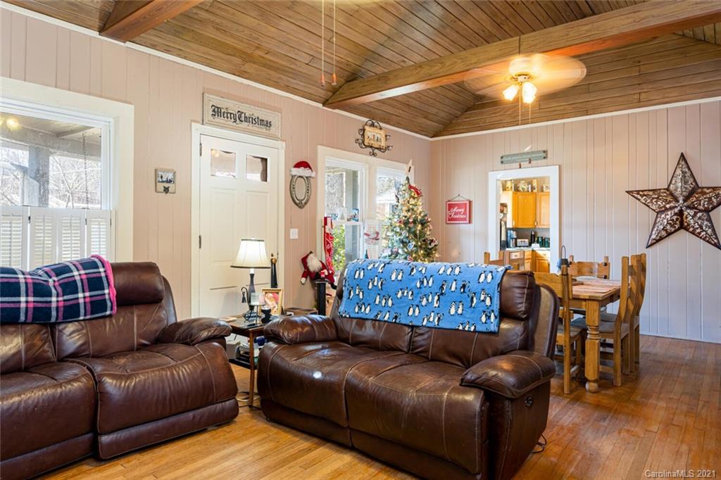421 Higate Road Hendersonville, NC 28791 - Photo 8 of 33 Gallery Image 8