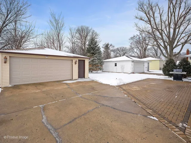 $549,900 | 850 Saylor Avenue, Elmhurst, IL 60126