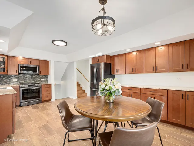 $549,900 | 850 Saylor Avenue, Elmhurst, IL 60126