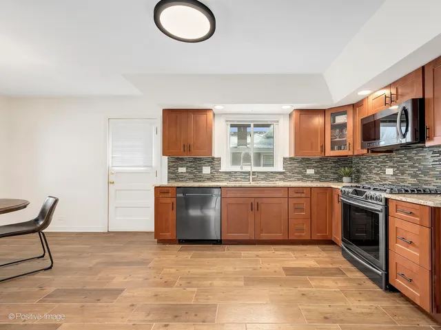 $549,900 | 850 Saylor Avenue, Elmhurst, IL 60126