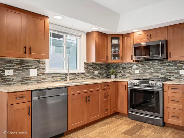 $549,900 | 850 Saylor Avenue, Elmhurst, IL 60126