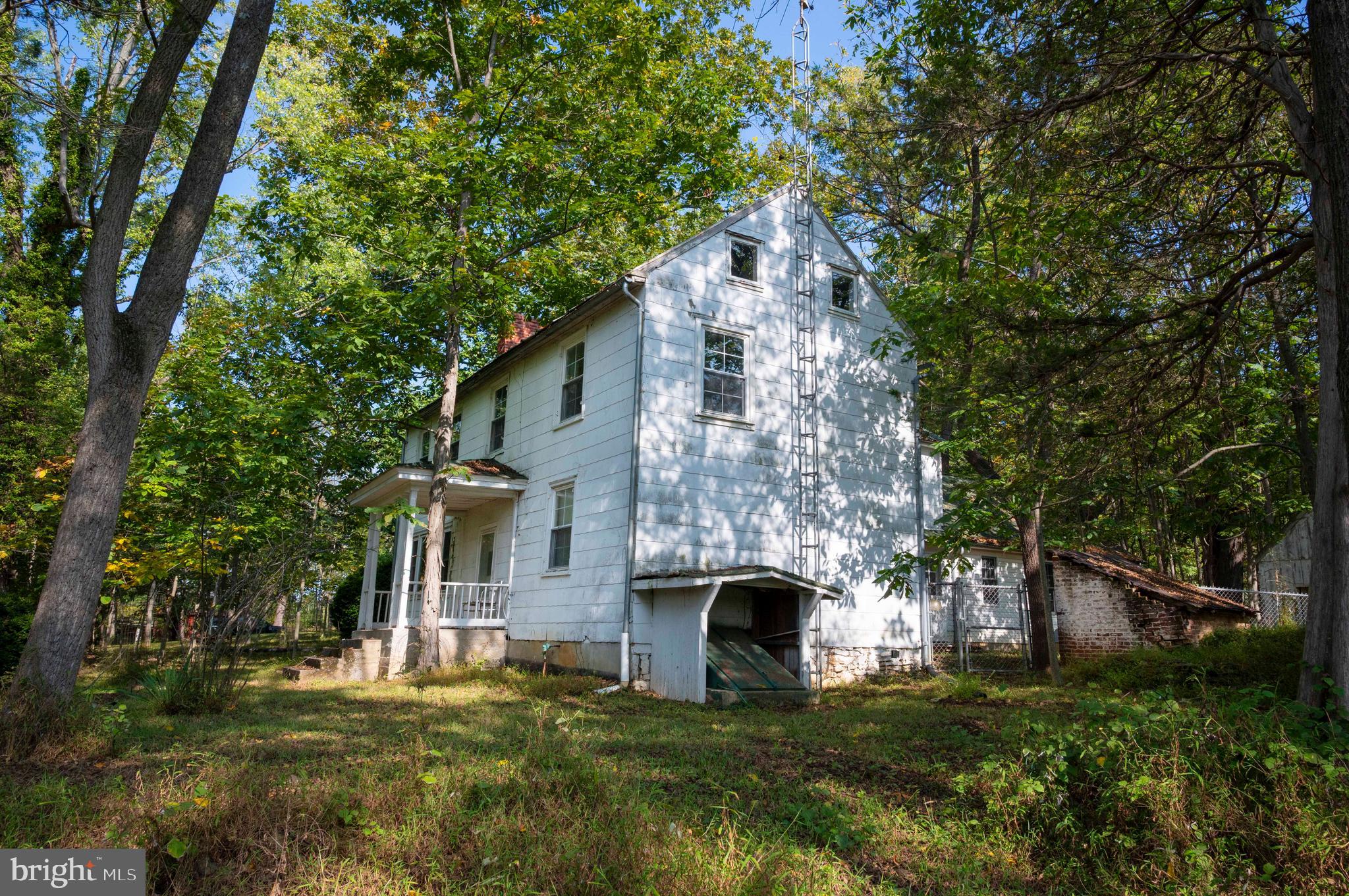 364 Knott Road Shepherdstown, WV 25443 - Photo 41 of 66 a front view of a house with garden