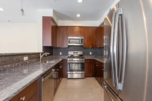 $3,995 | 70 Endicott Street, Unit 701, Norwood, MA 02062