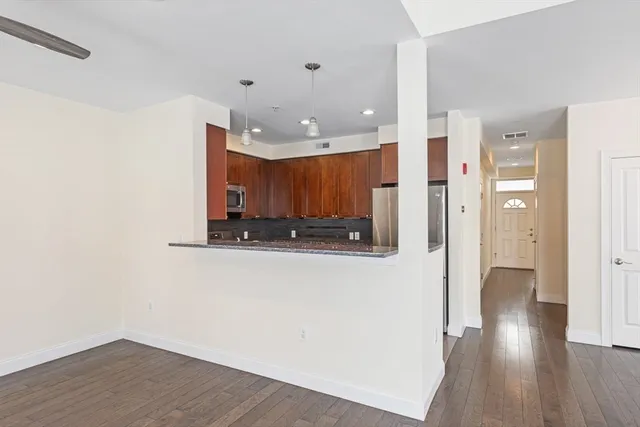 $3,995 | 70 Endicott Street, Unit 701, Norwood, MA 02062