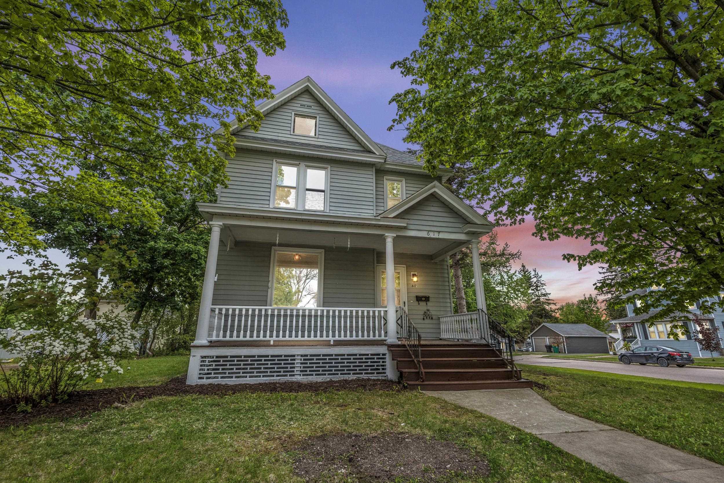 617 Newbury Street Ripon, WI 54971 - Photo 2 of 40
