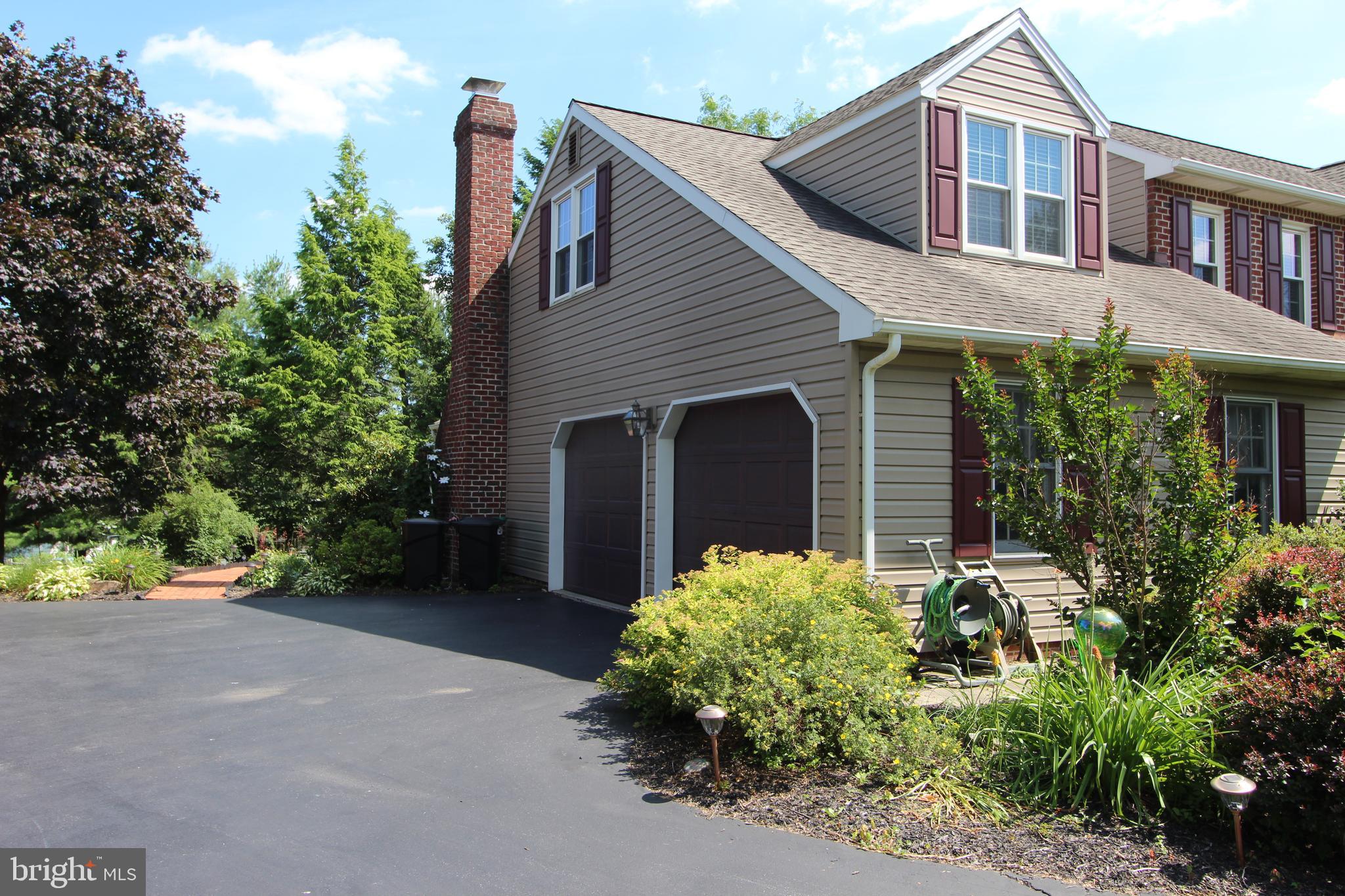 14 Countryside Lane Lititz, PA 17543 - Photo 5 of 41 a front view of a house with garden