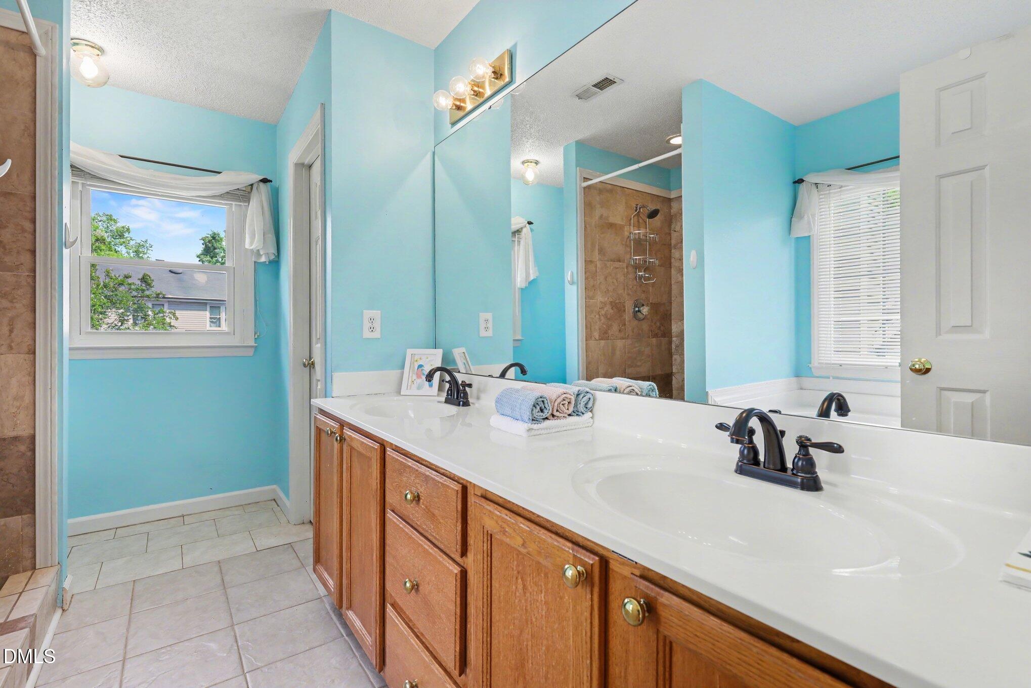 208 Arlington Ridge Cary, NC 27513 - Photo 15 of 37 Primary Bathroom
