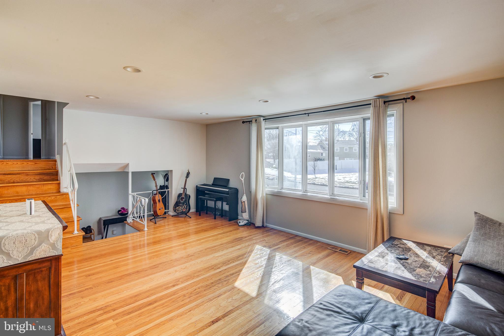 855 Stonehenge Road Cherry Hill, NJ 08003 - Photo 3 of 25 Gallery Image 3