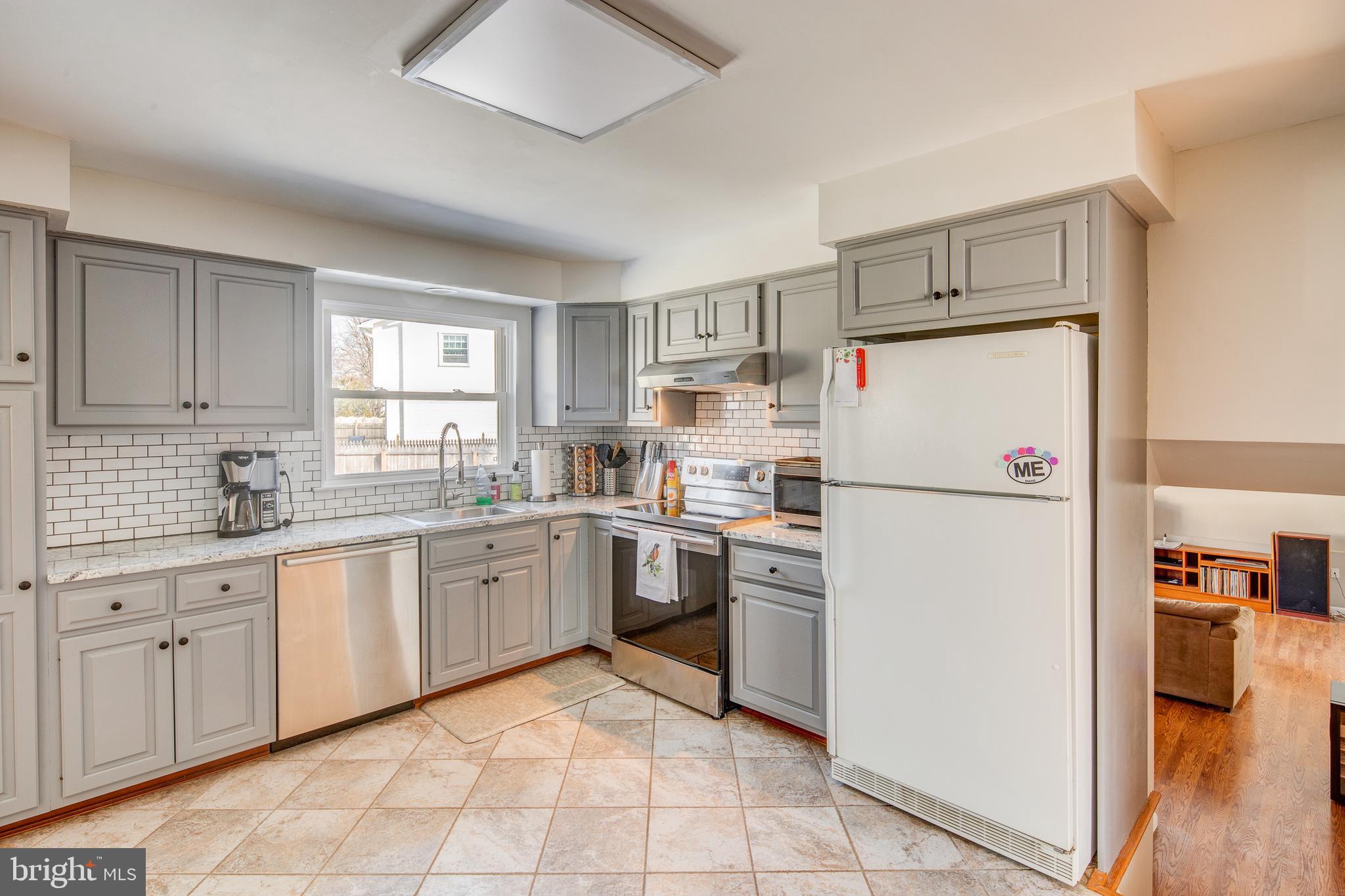855 Stonehenge Road Cherry Hill, NJ 08003 - Photo 8 of 25 Gallery Image 8